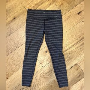 Women’s Nike DriFit Leggings Size XL